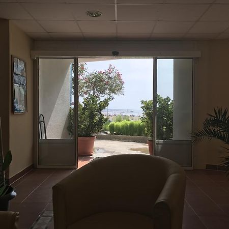 Hotel La Rosa Negra Улцинь Екстер'єр фото