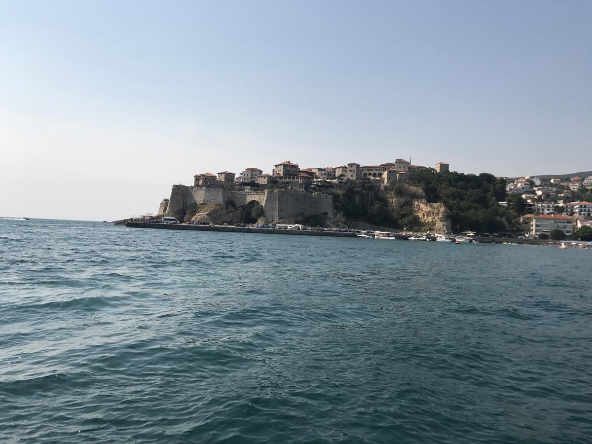 Hotel La Rosa Negra Улцинь Екстер'єр фото
