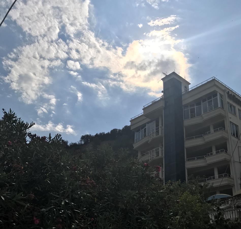Hotel La Rosa Negra Улцинь Екстер'єр фото