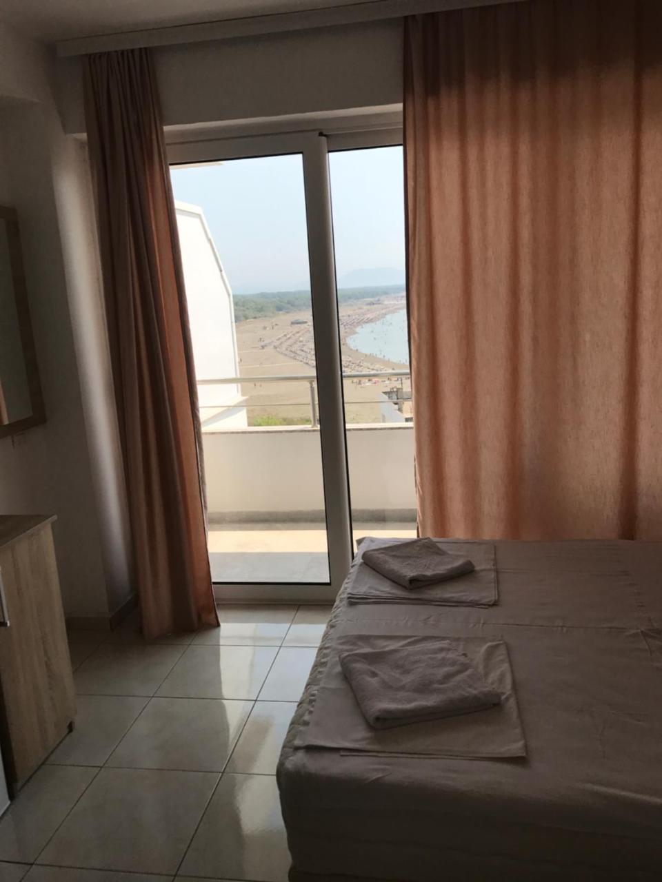 Hotel La Rosa Negra Улцинь Екстер'єр фото