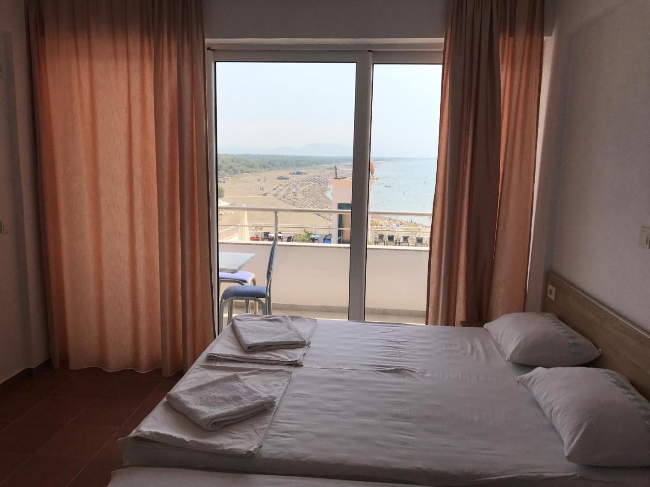Hotel La Rosa Negra Улцинь Екстер'єр фото